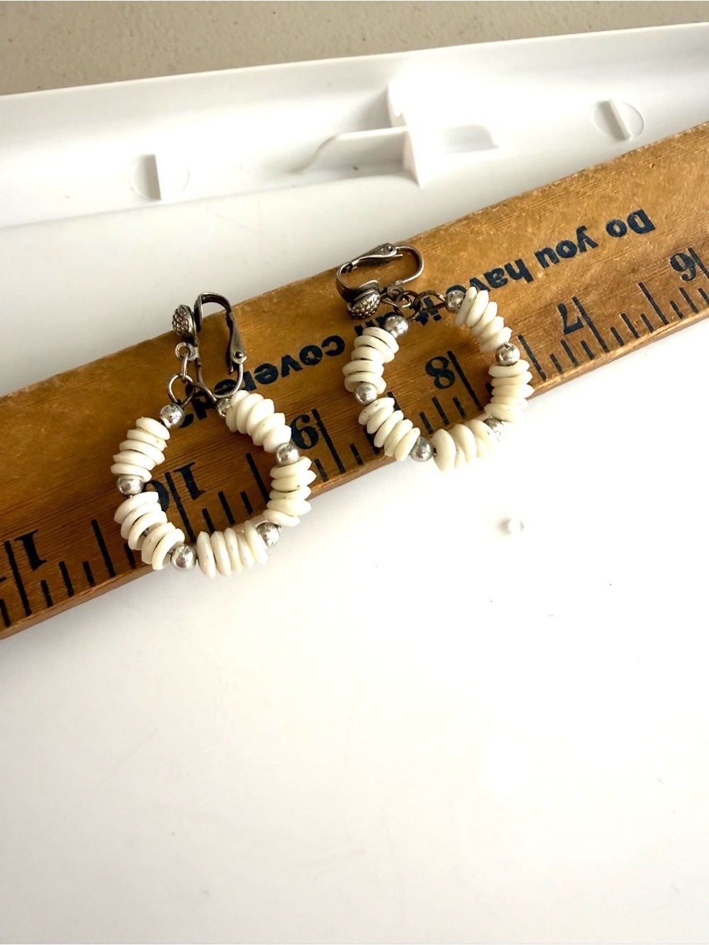 Vintage Hong Kong ClipOn Earrings - Picture 2 of 2